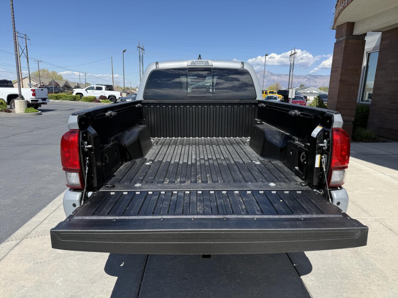 Toyota Tacoma TRD Off Road Double Cab 6' Bed V6 4x4 AT (Natl) 2018