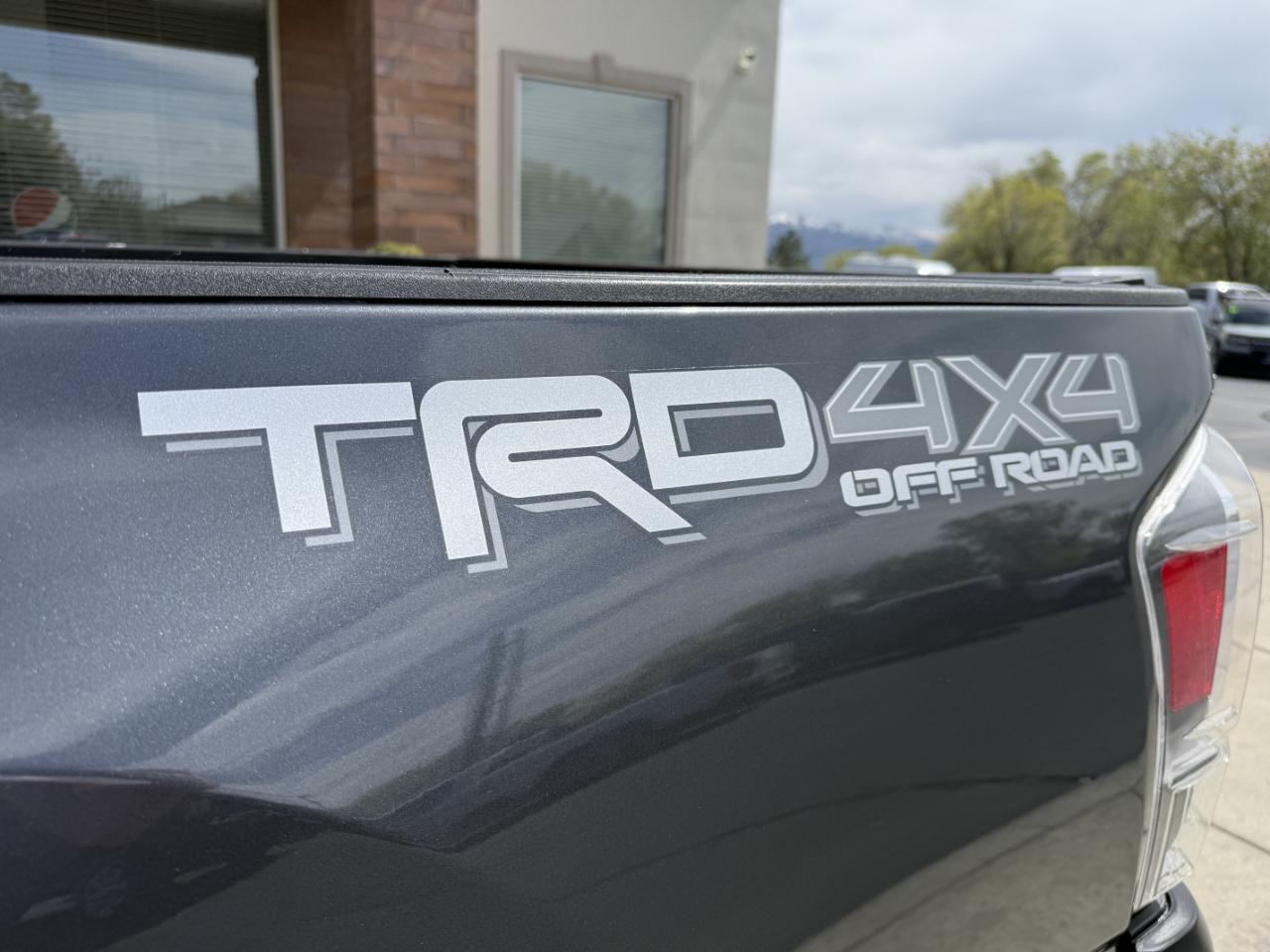 Toyota Tacoma 4WD TRD Off Road Double Cab 6' Bed V6 AT (Natl) 2021