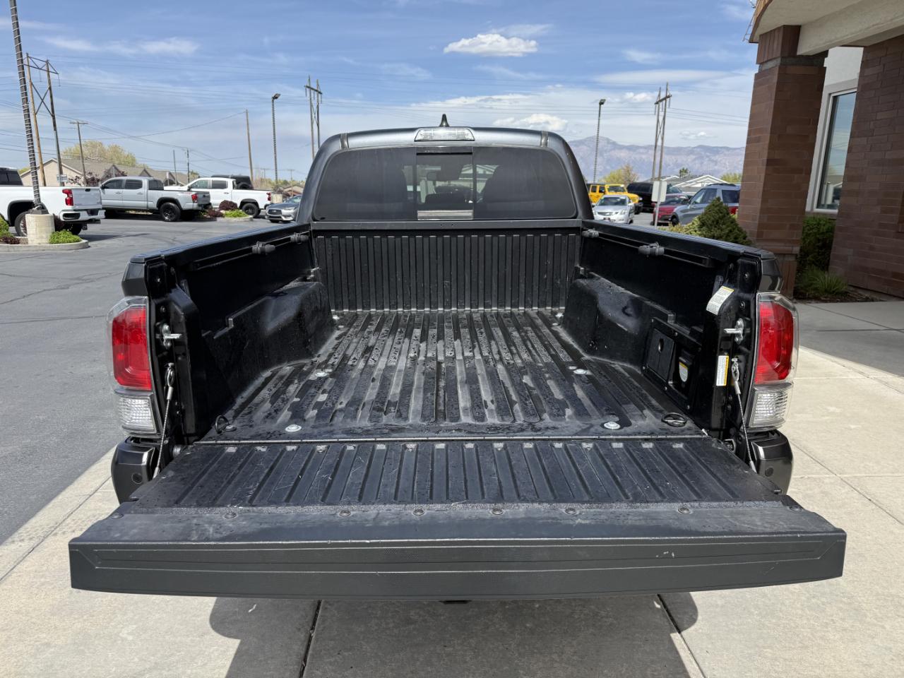 Toyota Tacoma 4WD TRD Off Road Double Cab 6' Bed V6 AT (Natl) 2021