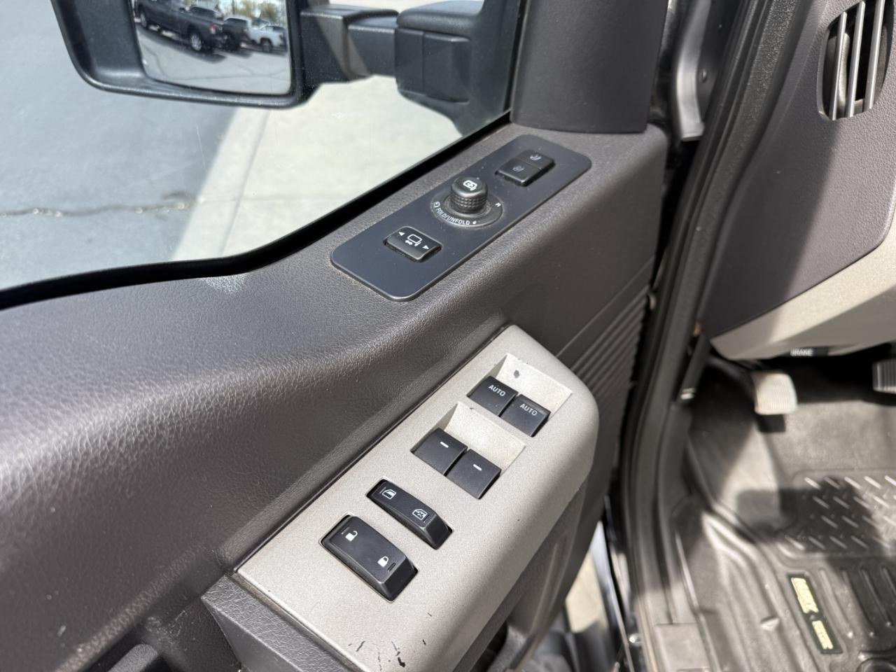 Ford Super Duty F-250 SRW 4WD Crew Cab 156" Lariat 2016