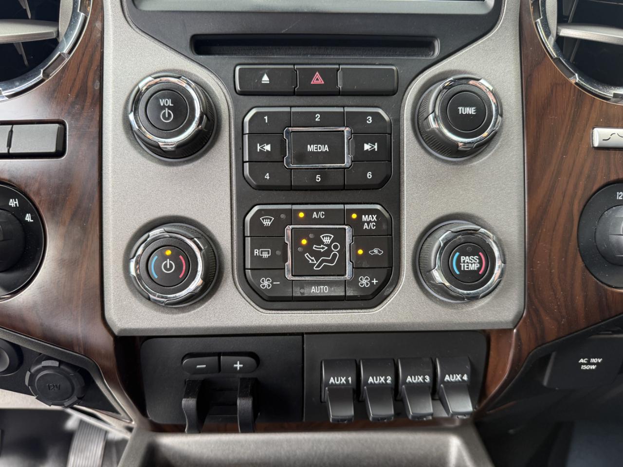 Ford Super Duty F-250 SRW 4WD Crew Cab 156" Lariat 2016