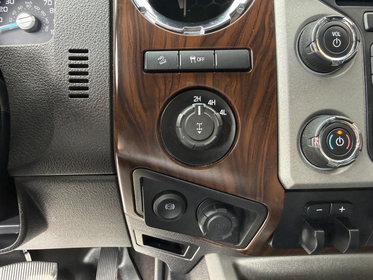 Ford Super Duty F-250 SRW 4WD Crew Cab 156" Lariat 2016