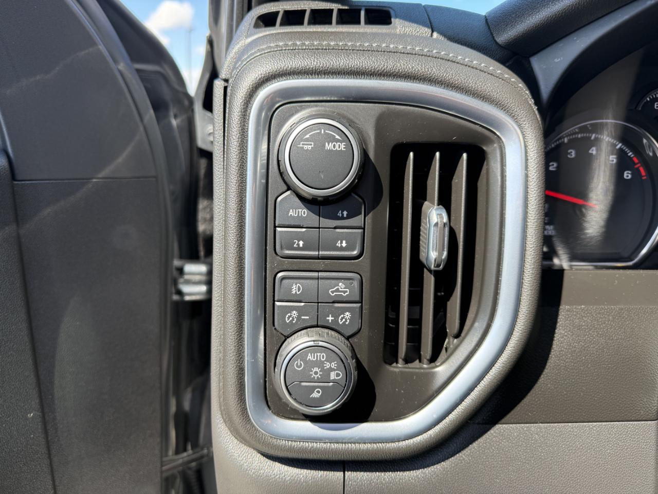 Chevrolet Silverado 1500 4WD Crew Cab 147" RST 2021