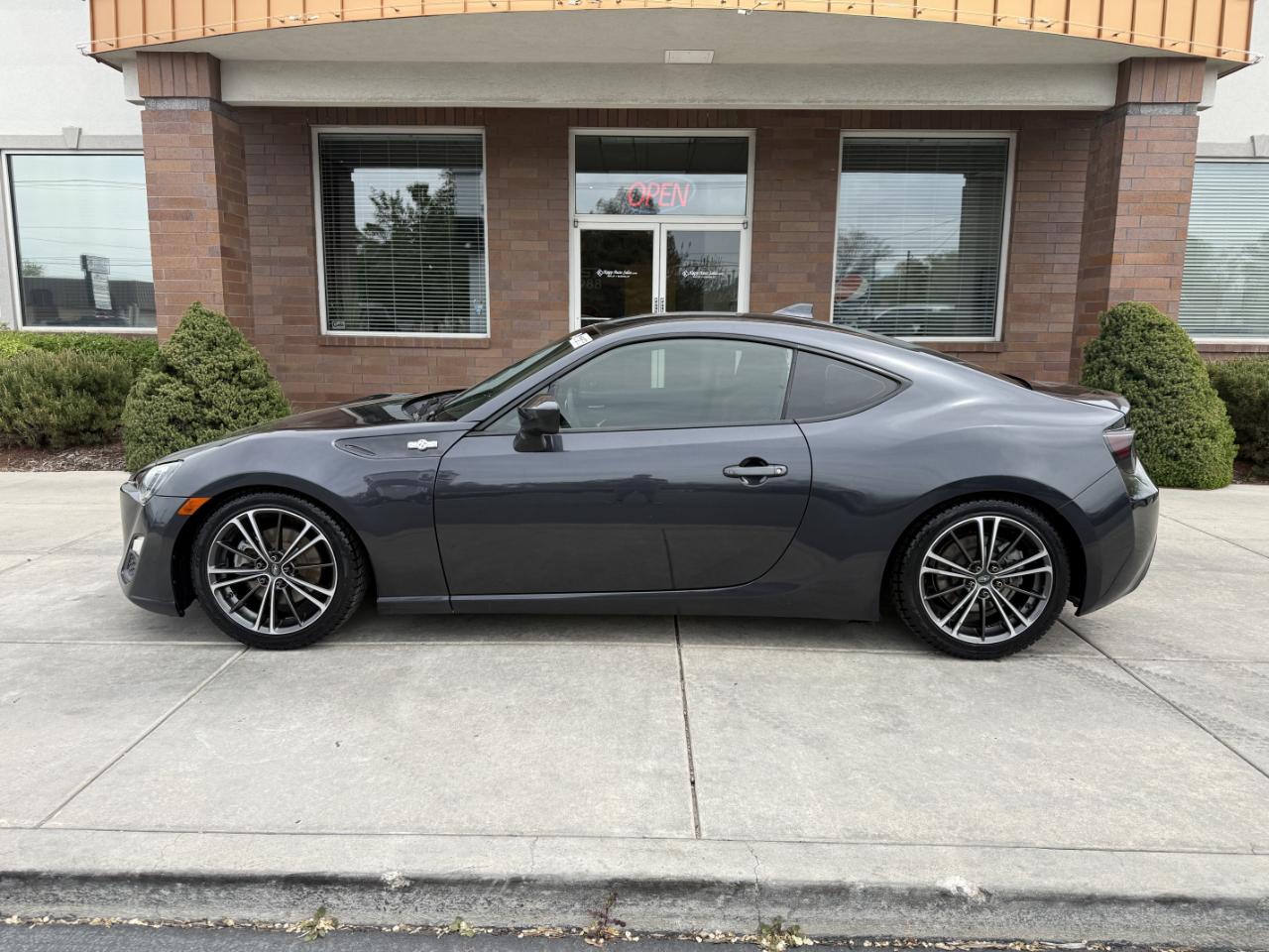 Scion FR-S 2dr Cpe Man (Natl) 2015