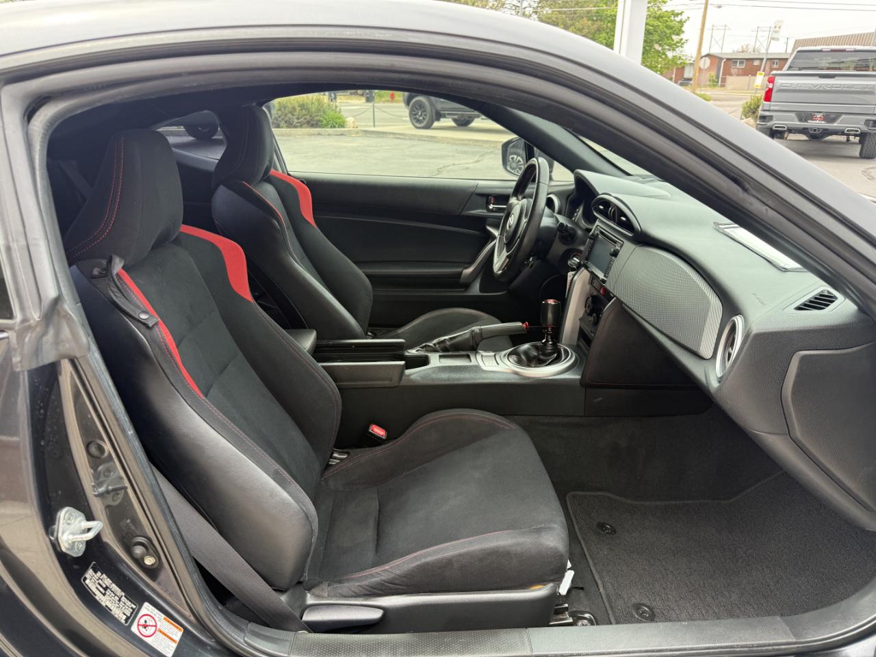 Scion FR-S 2dr Cpe Man (Natl) 2015