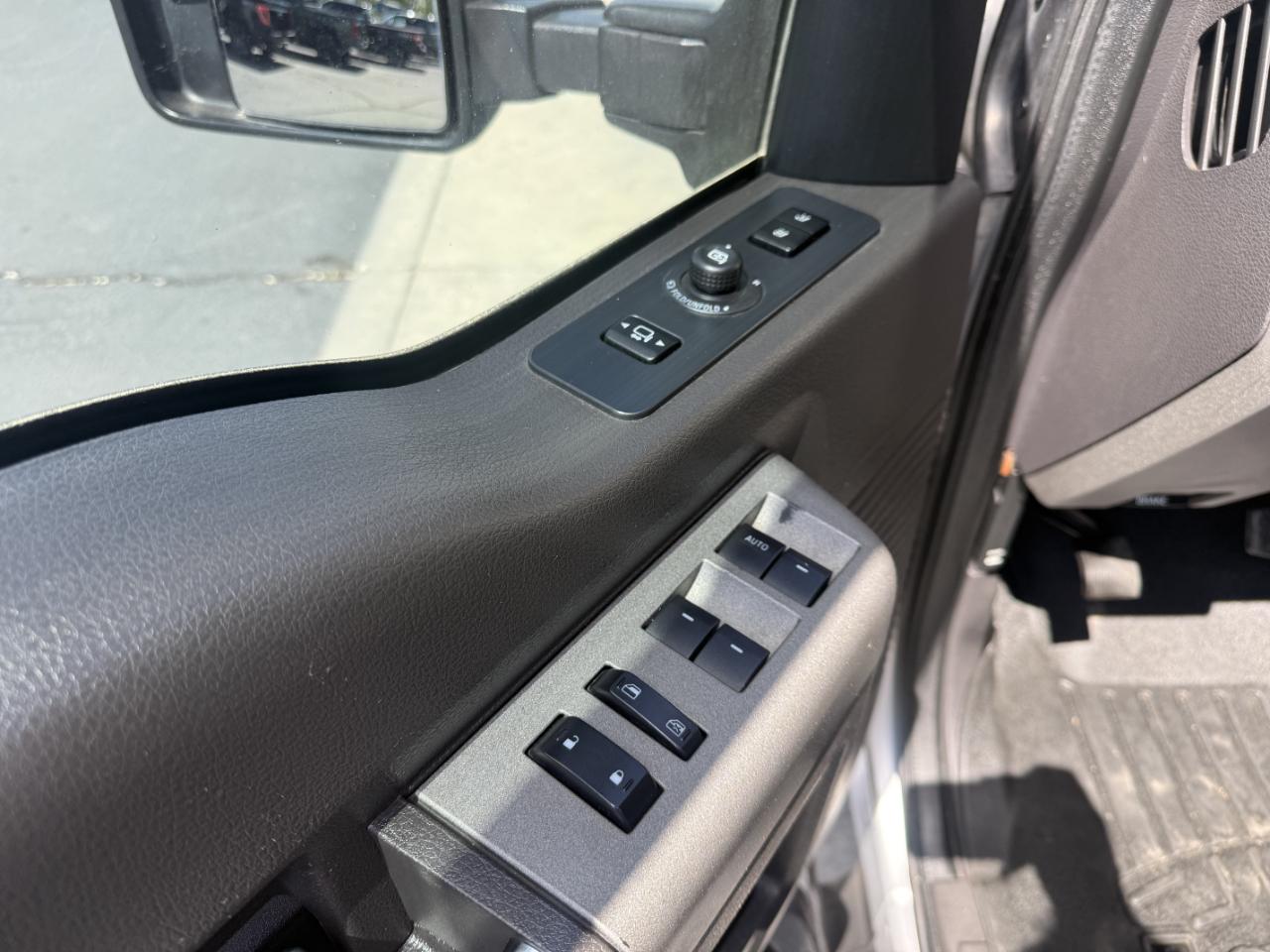 Ford Super Duty F-250 SRW 4WD Crew Cab 156" Lariat 2011