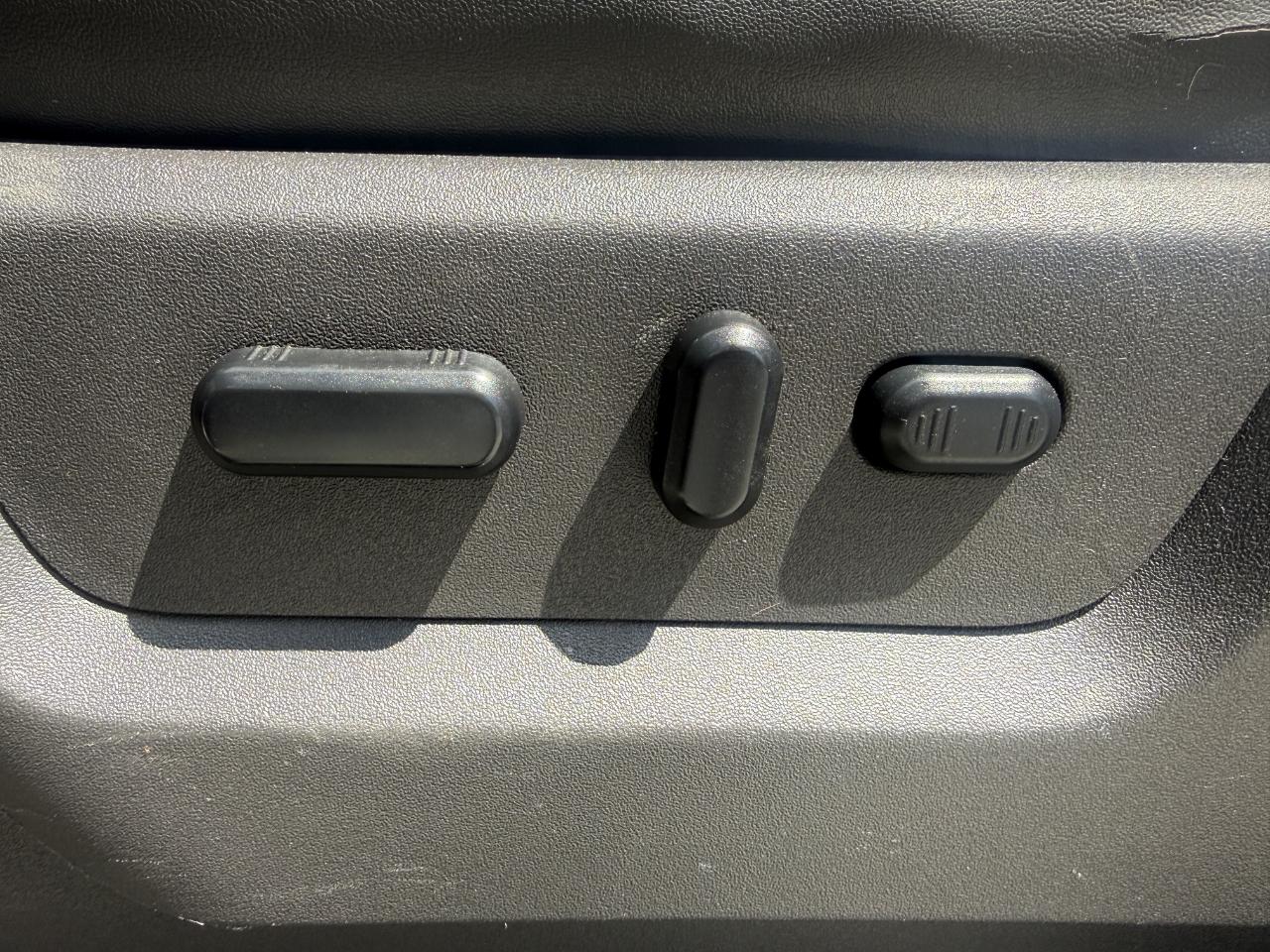 Ford Super Duty F-250 SRW 4WD Crew Cab 156" Lariat 2011