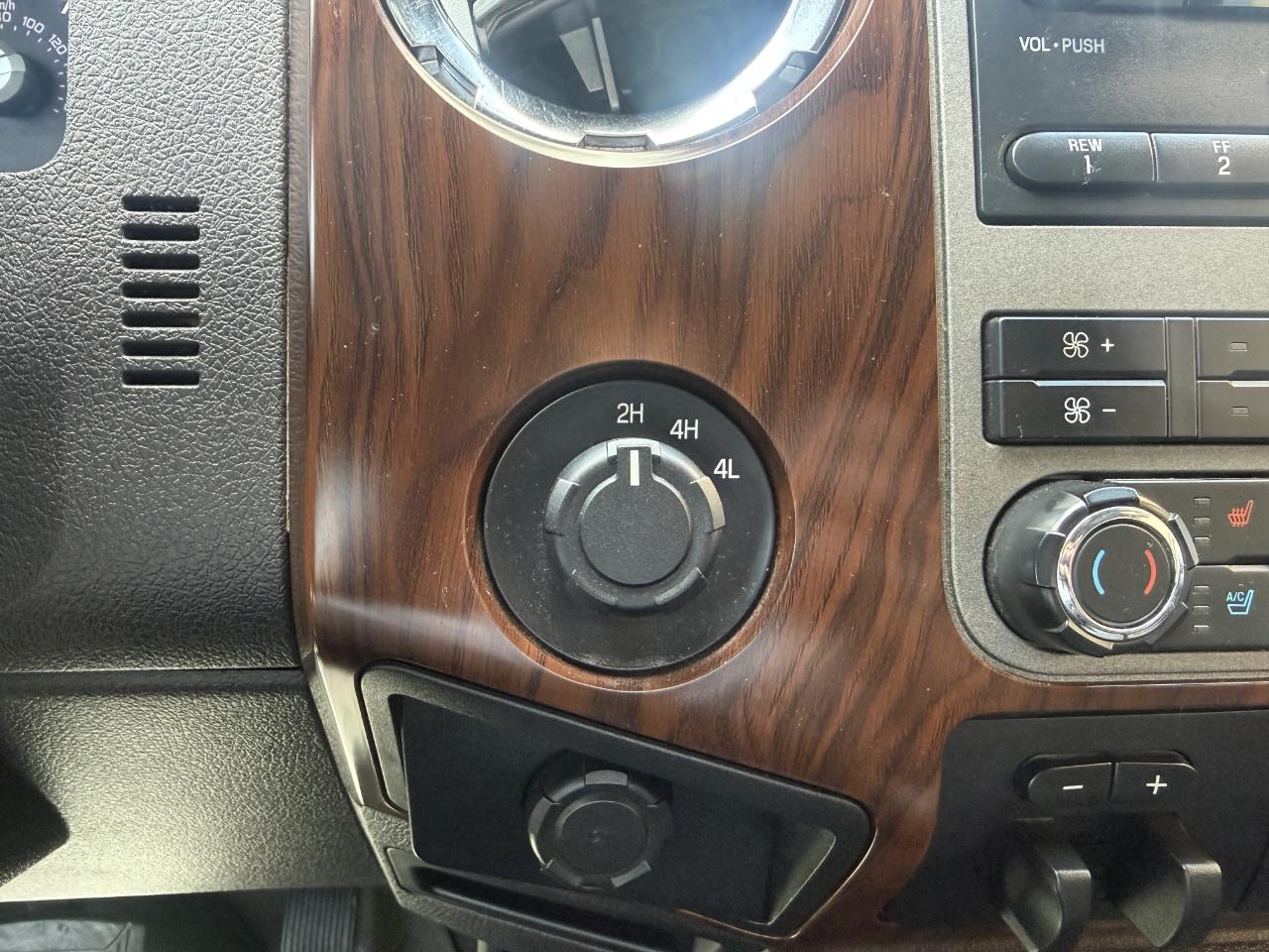 Ford Super Duty F-250 SRW 4WD Crew Cab 156" Lariat 2011