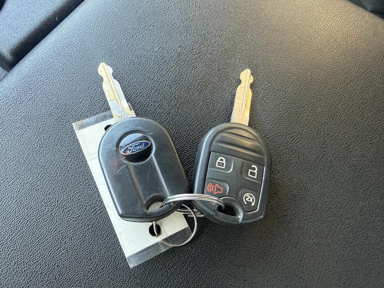 Ford Super Duty F-250 SRW 4WD Crew Cab 156" Lariat 2011