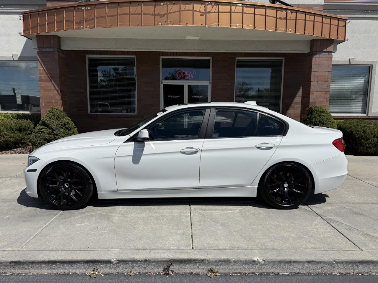 BMW 3 Series 4dr Sdn 328i xDrive AWD SULEV South Africa 2015