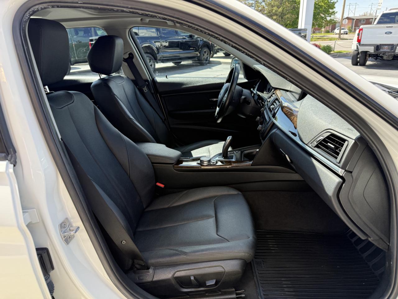 BMW 3 Series 4dr Sdn 328i xDrive AWD SULEV South Africa 2015