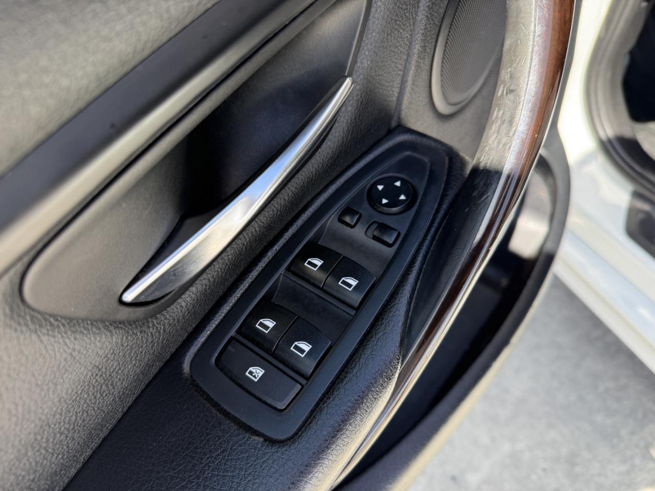 BMW 3 Series 4dr Sdn 328i xDrive AWD SULEV South Africa 2015