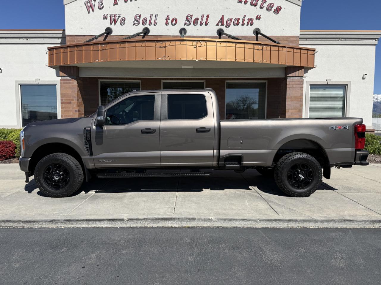 Ford Super Duty F-350 SRW XL 4WD Crew Cab 8' Box 2023
