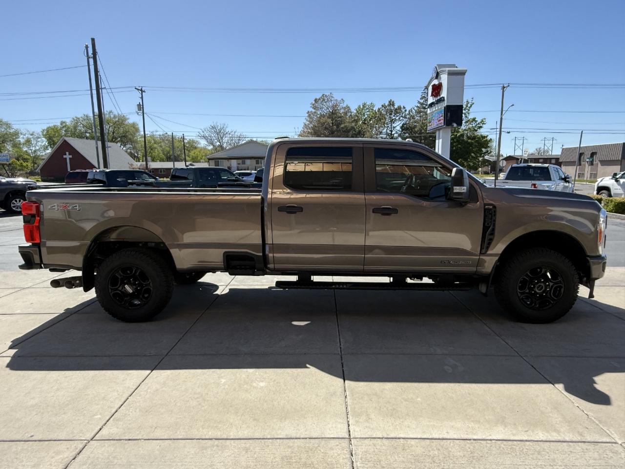 Ford Super Duty F-350 SRW XL 4WD Crew Cab 8' Box 2023