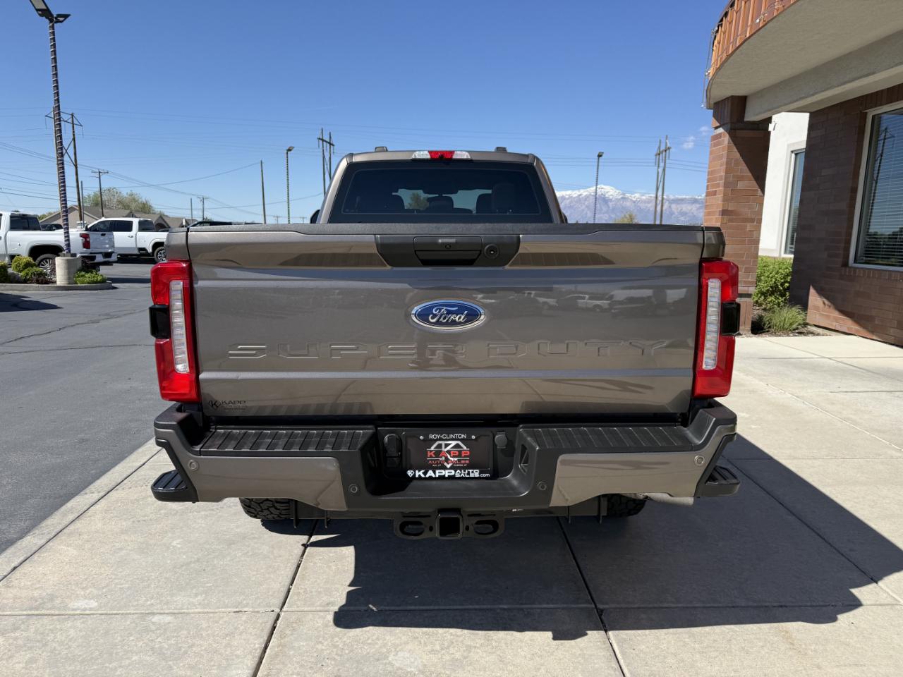 Ford Super Duty F-350 SRW XL 4WD Crew Cab 8' Box 2023