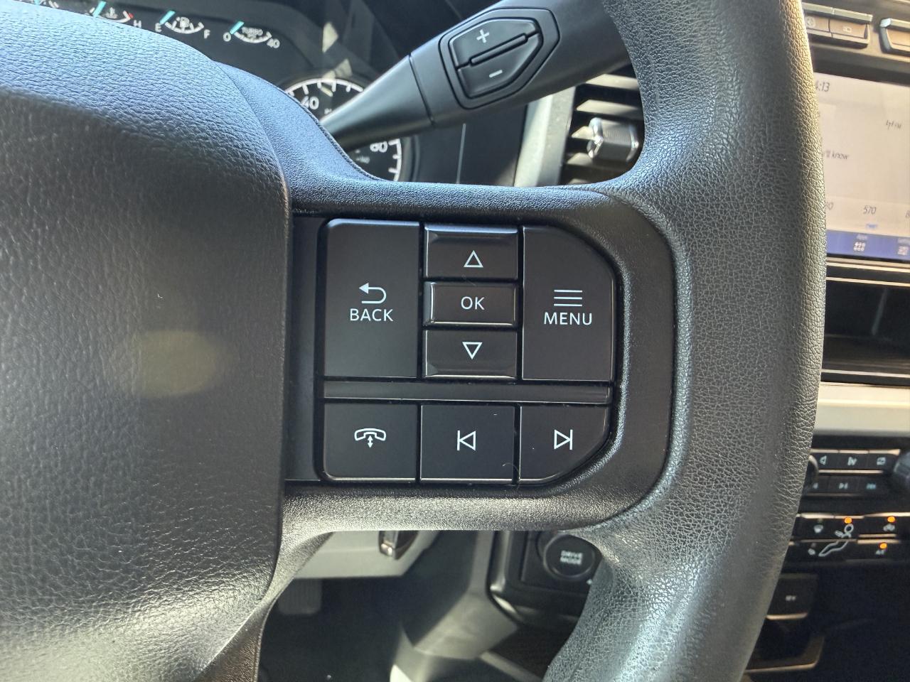 Ford Super Duty F-350 SRW XL 4WD Crew Cab 8' Box 2023