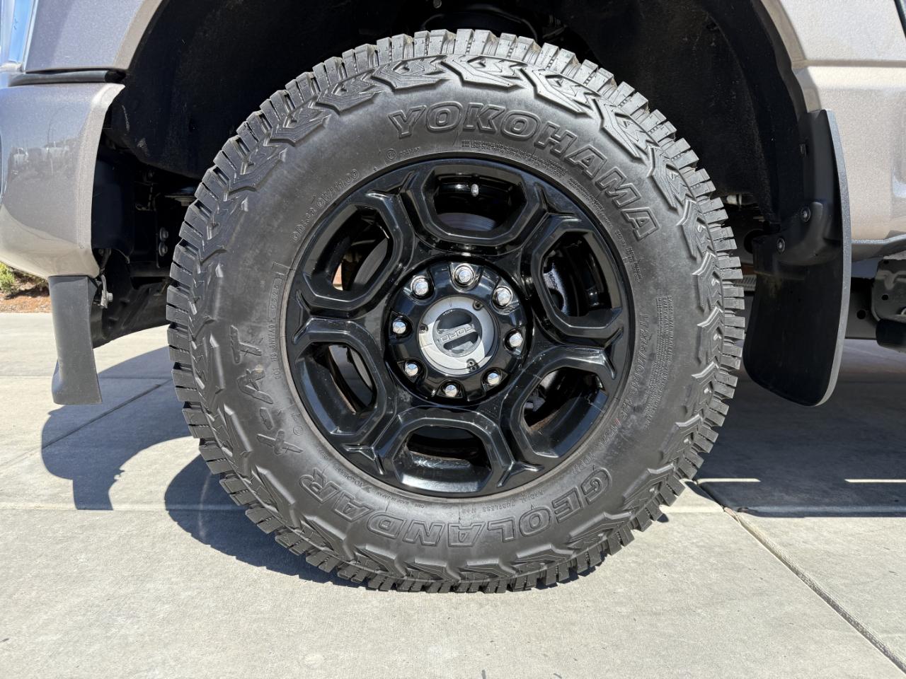 Ford Super Duty F-350 SRW XL 4WD Crew Cab 8' Box 2023