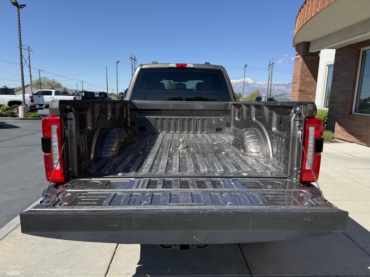 Ford Super Duty F-350 SRW XL 4WD Crew Cab 8' Box 2023