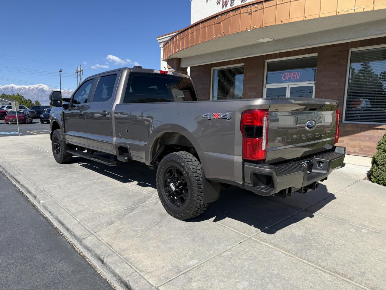 Ford Super Duty F-350 SRW XL 4WD Crew Cab 8' Box 2023