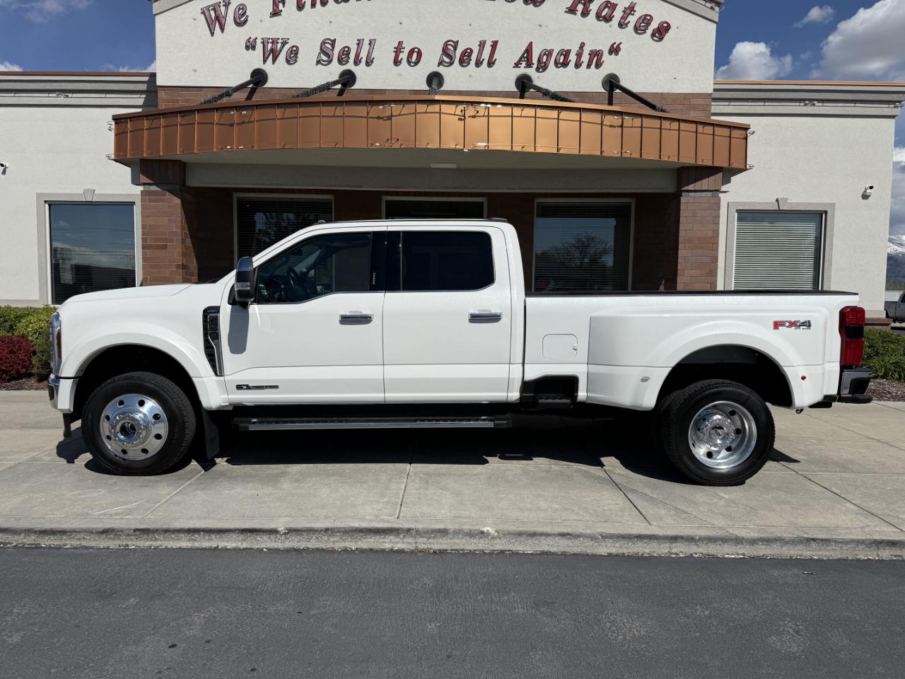 Ford Super Duty F-450 DRW Lariat 4WD Crew Cab 8' Box 2024