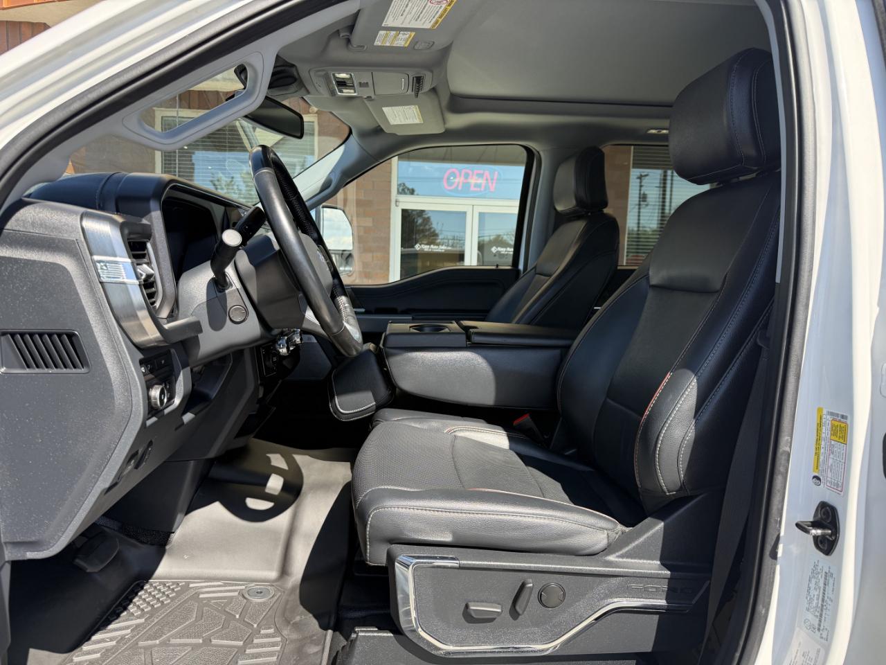 Ford Super Duty F-450 DRW Lariat 4WD Crew Cab 8' Box 2024