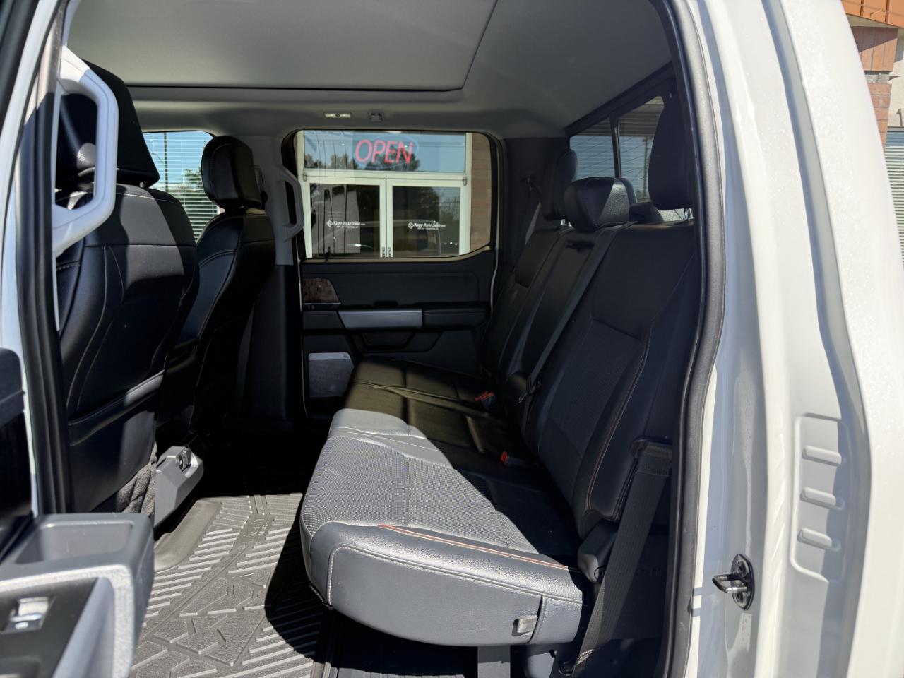 Ford Super Duty F-450 DRW Lariat 4WD Crew Cab 8' Box 2024