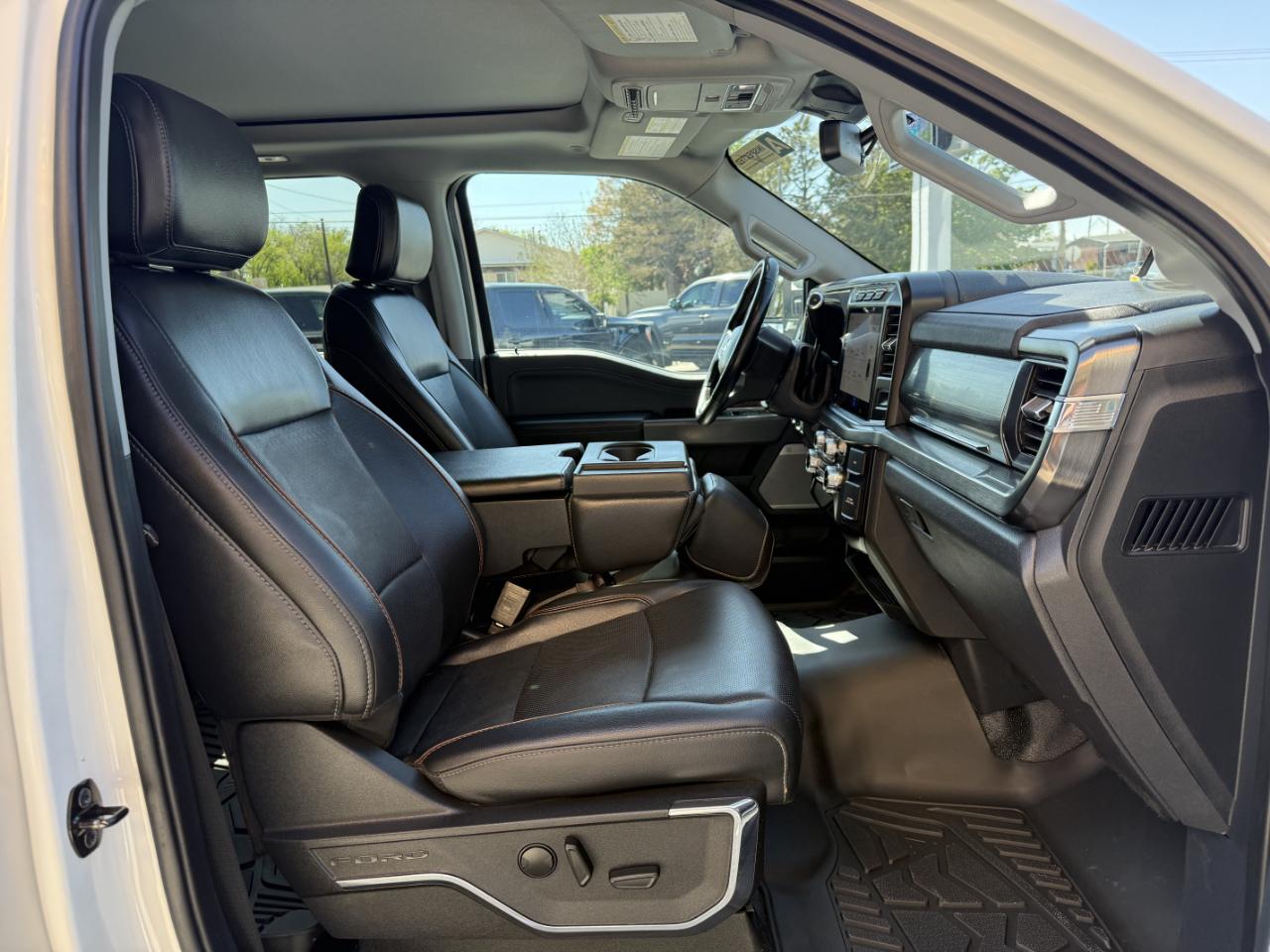 Ford Super Duty F-450 DRW Lariat 4WD Crew Cab 8' Box 2024