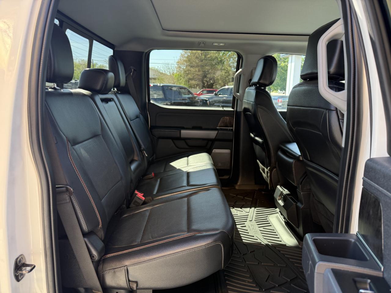 Ford Super Duty F-450 DRW Lariat 4WD Crew Cab 8' Box 2024