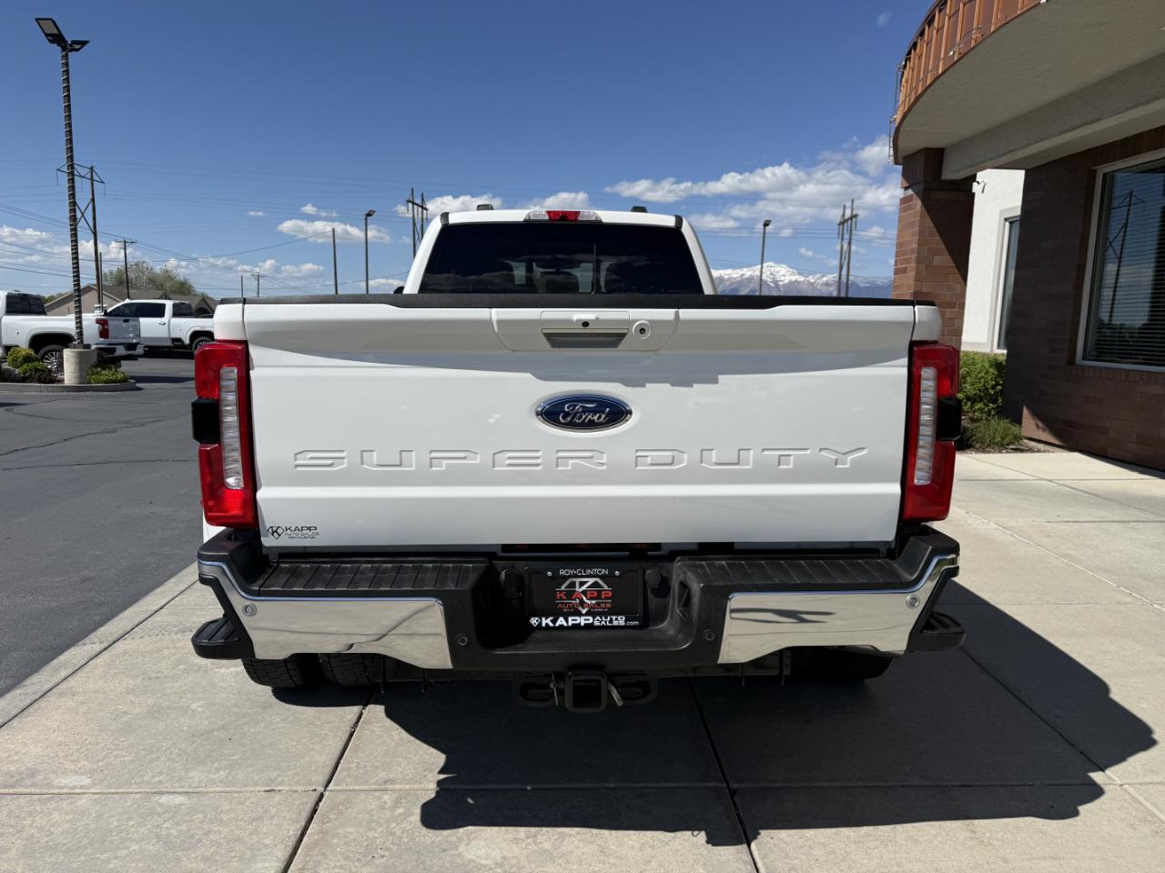 Ford Super Duty F-450 DRW Lariat 4WD Crew Cab 8' Box 2024