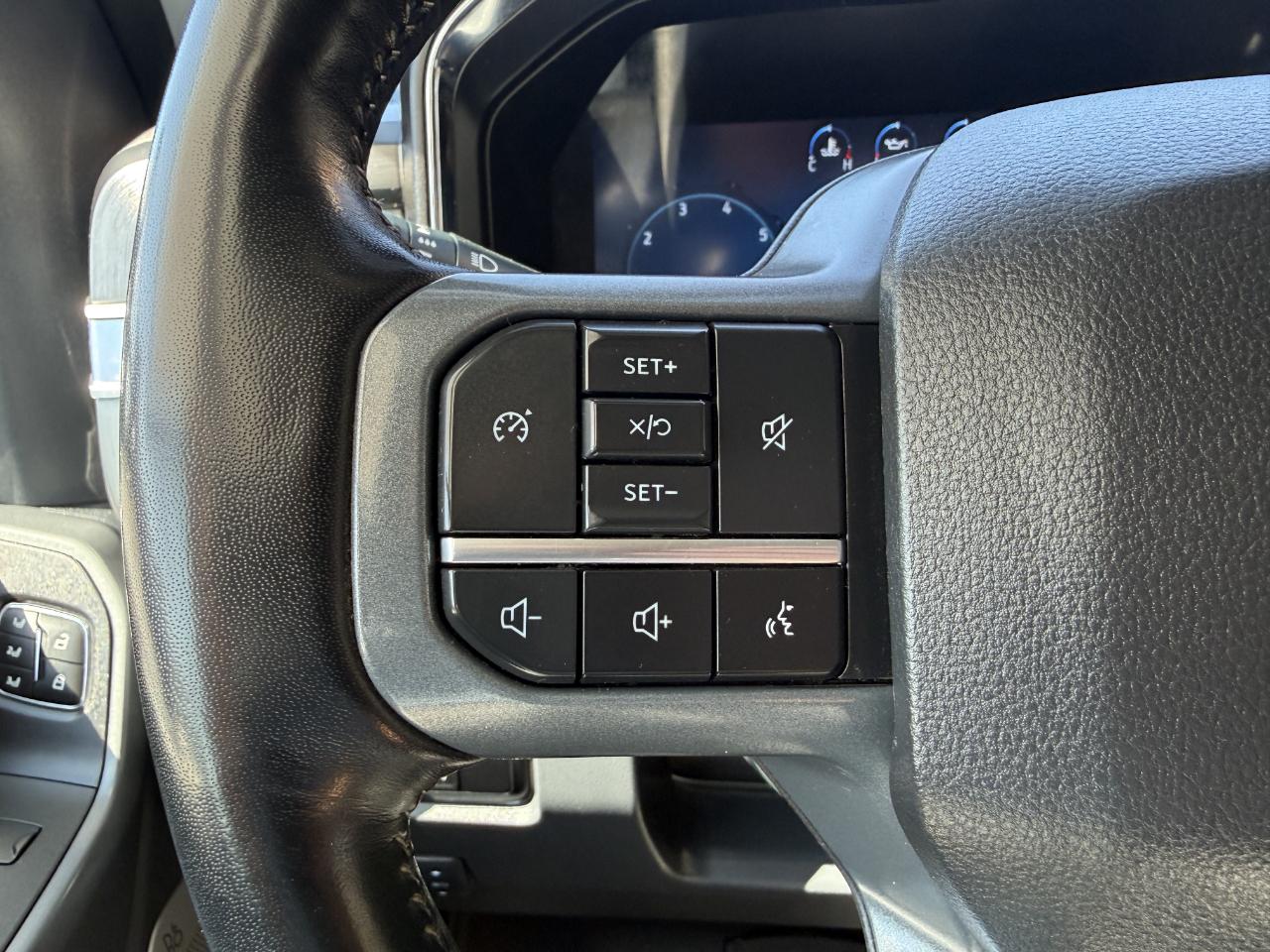 Ford Super Duty F-450 DRW Lariat 4WD Crew Cab 8' Box 2024