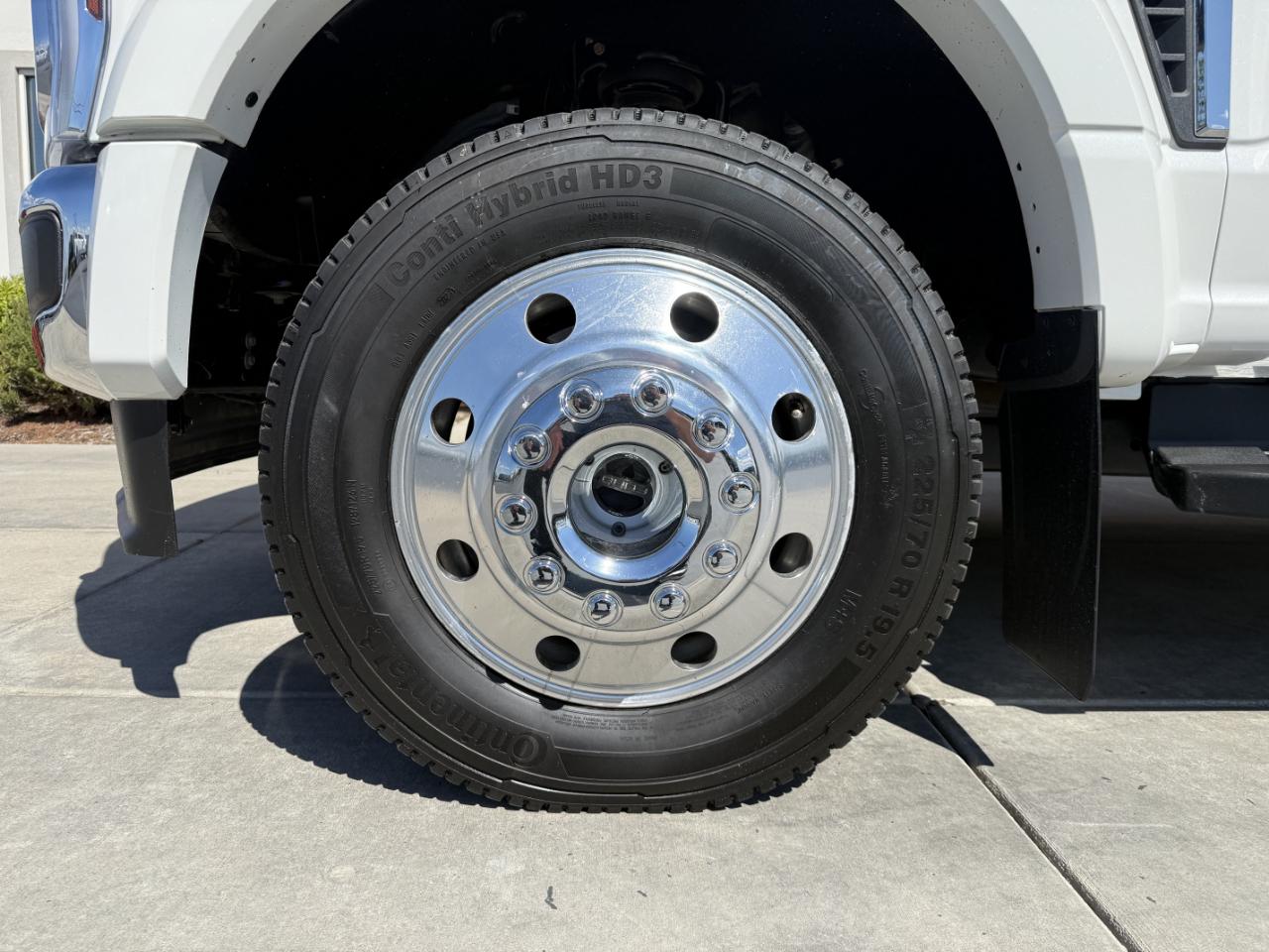 Ford Super Duty F-450 DRW Lariat 4WD Crew Cab 8' Box 2024