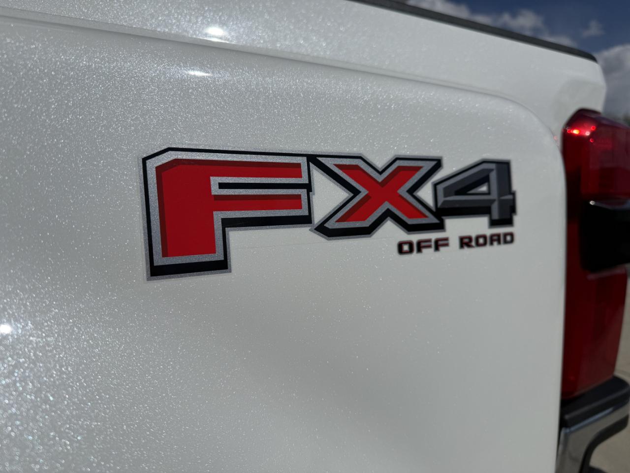 Ford Super Duty F-450 DRW Lariat 4WD Crew Cab 8' Box 2024
