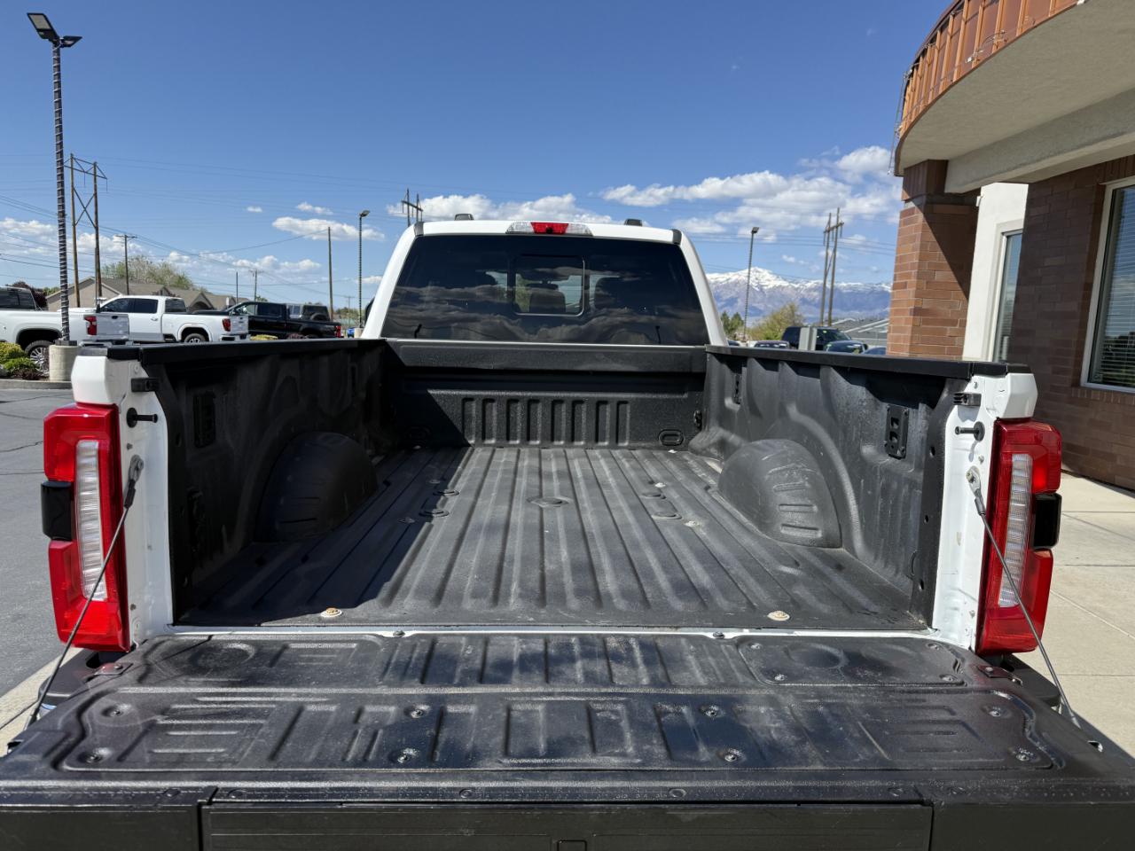 Ford Super Duty F-450 DRW Lariat 4WD Crew Cab 8' Box 2024