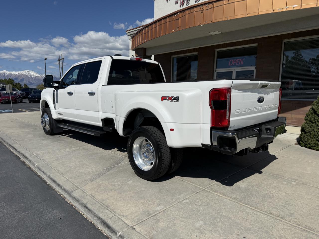 Ford Super Duty F-450 DRW Lariat 4WD Crew Cab 8' Box 2024