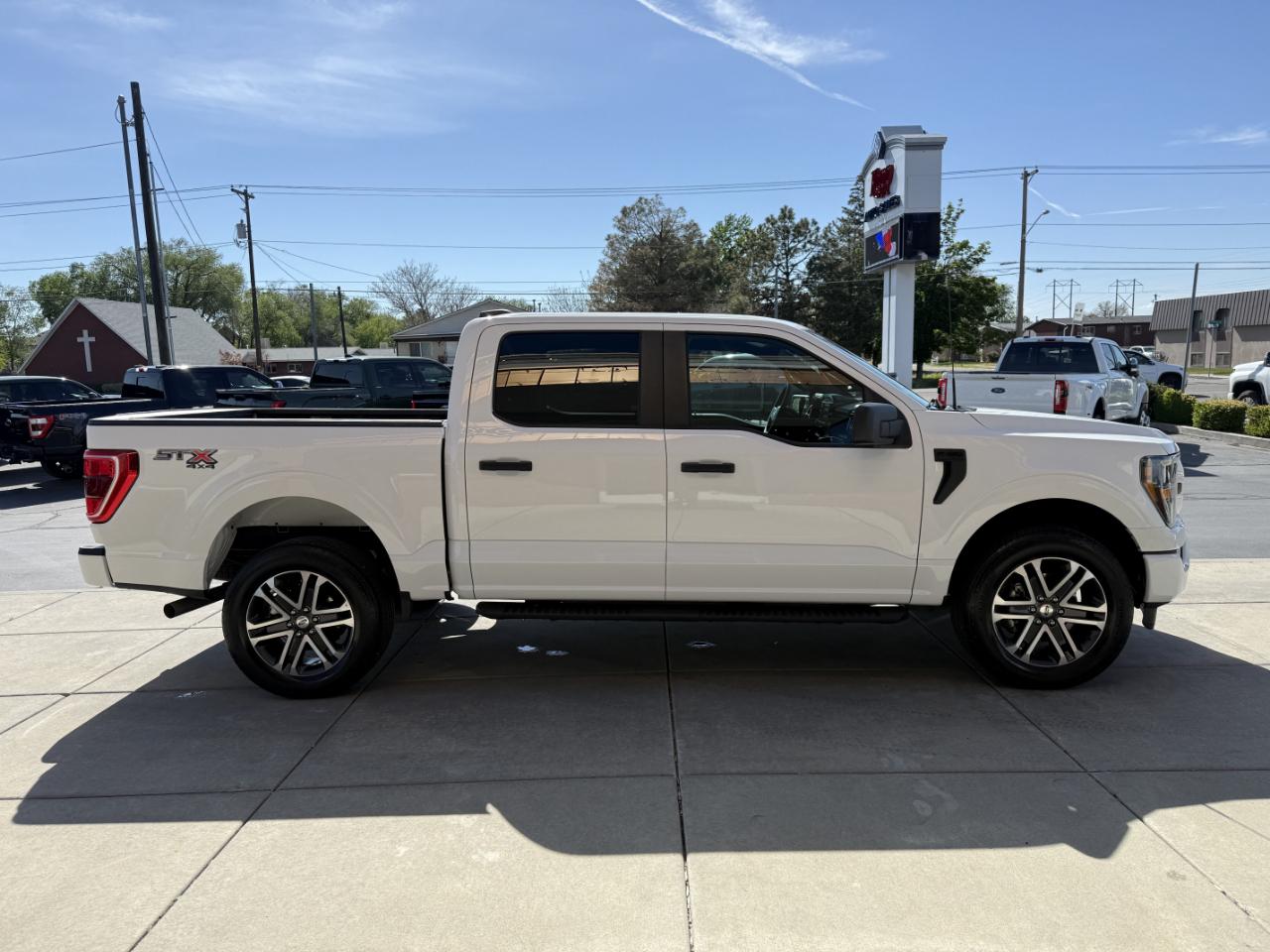 Ford F-150 XL 4WD SuperCrew 5.5' Box 2023