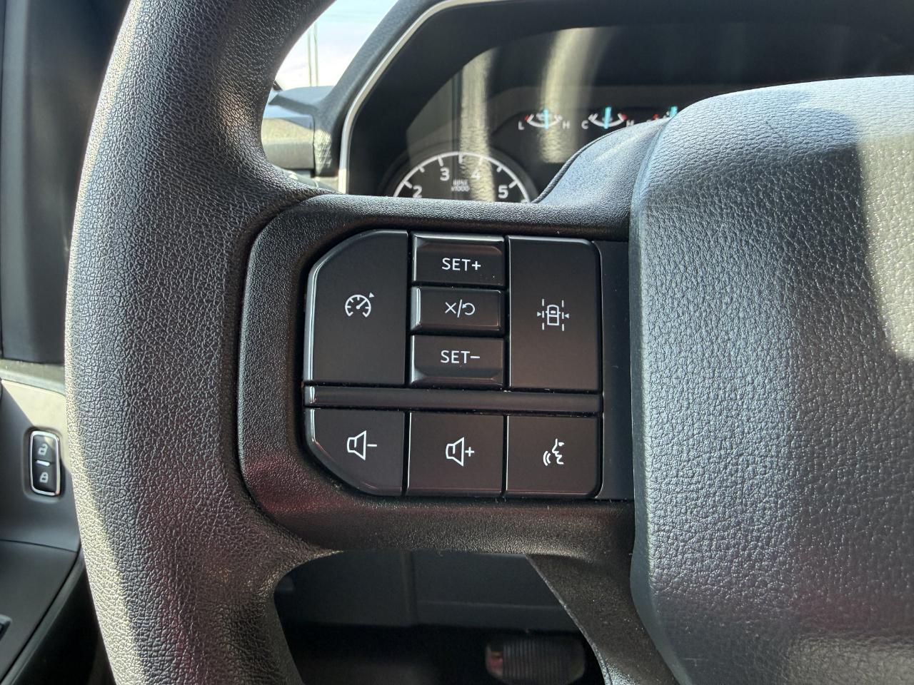 Ford F-150 XL 4WD SuperCrew 5.5' Box 2023
