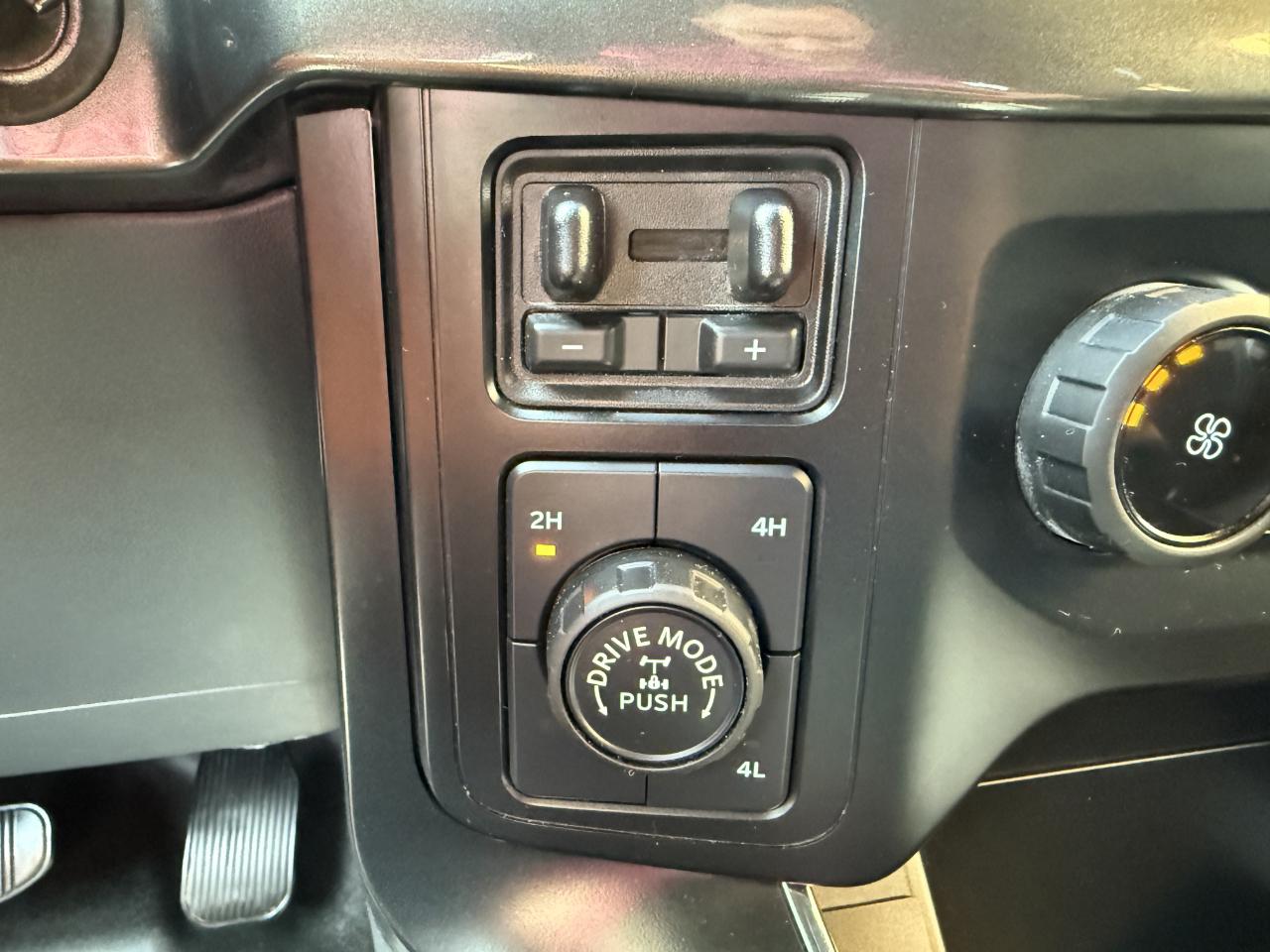 Ford F-150 XL 4WD SuperCrew 5.5' Box 2023