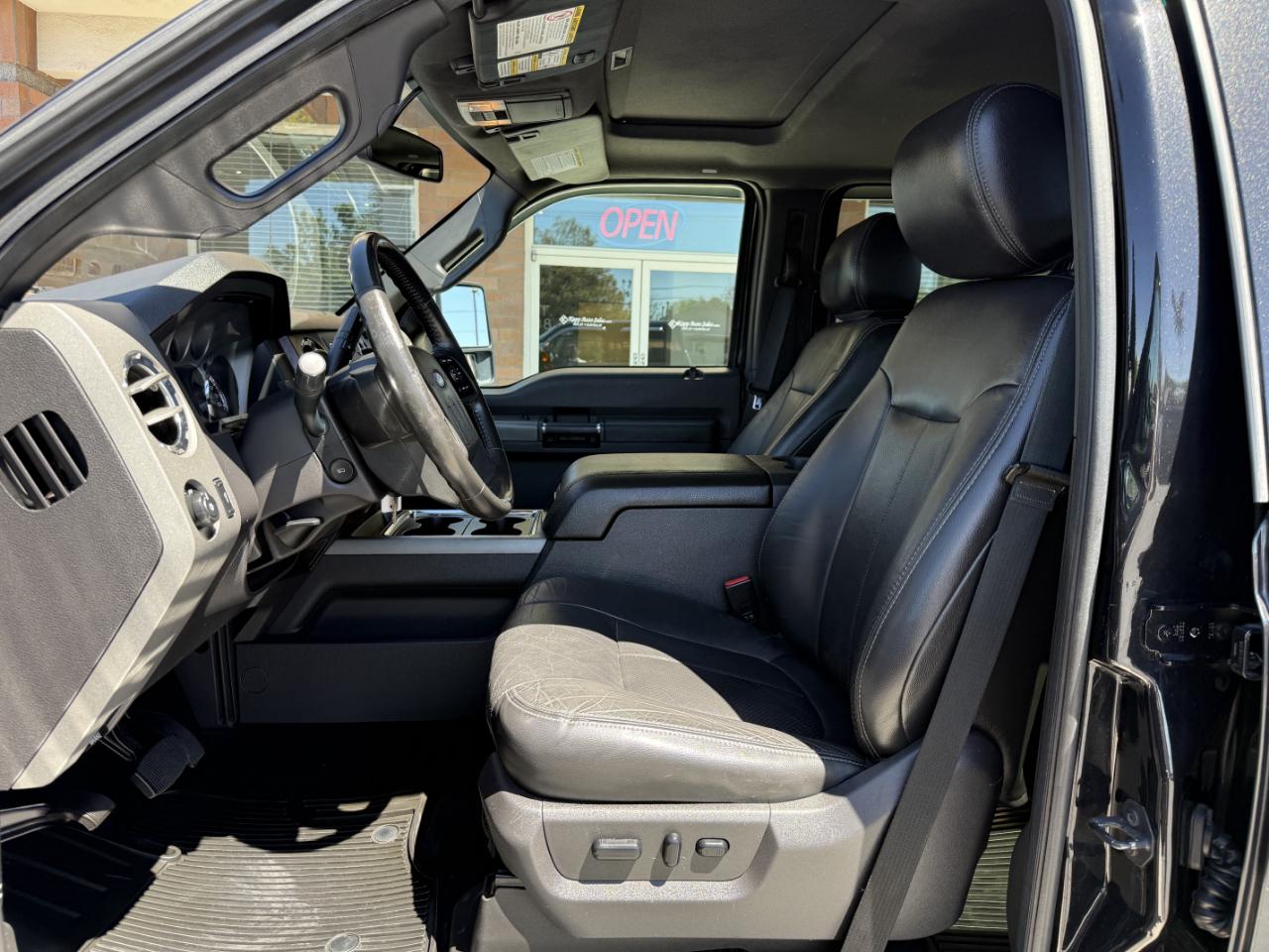 Ford Super Duty F-350 SRW 4WD Crew Cab 156" Lariat 2012