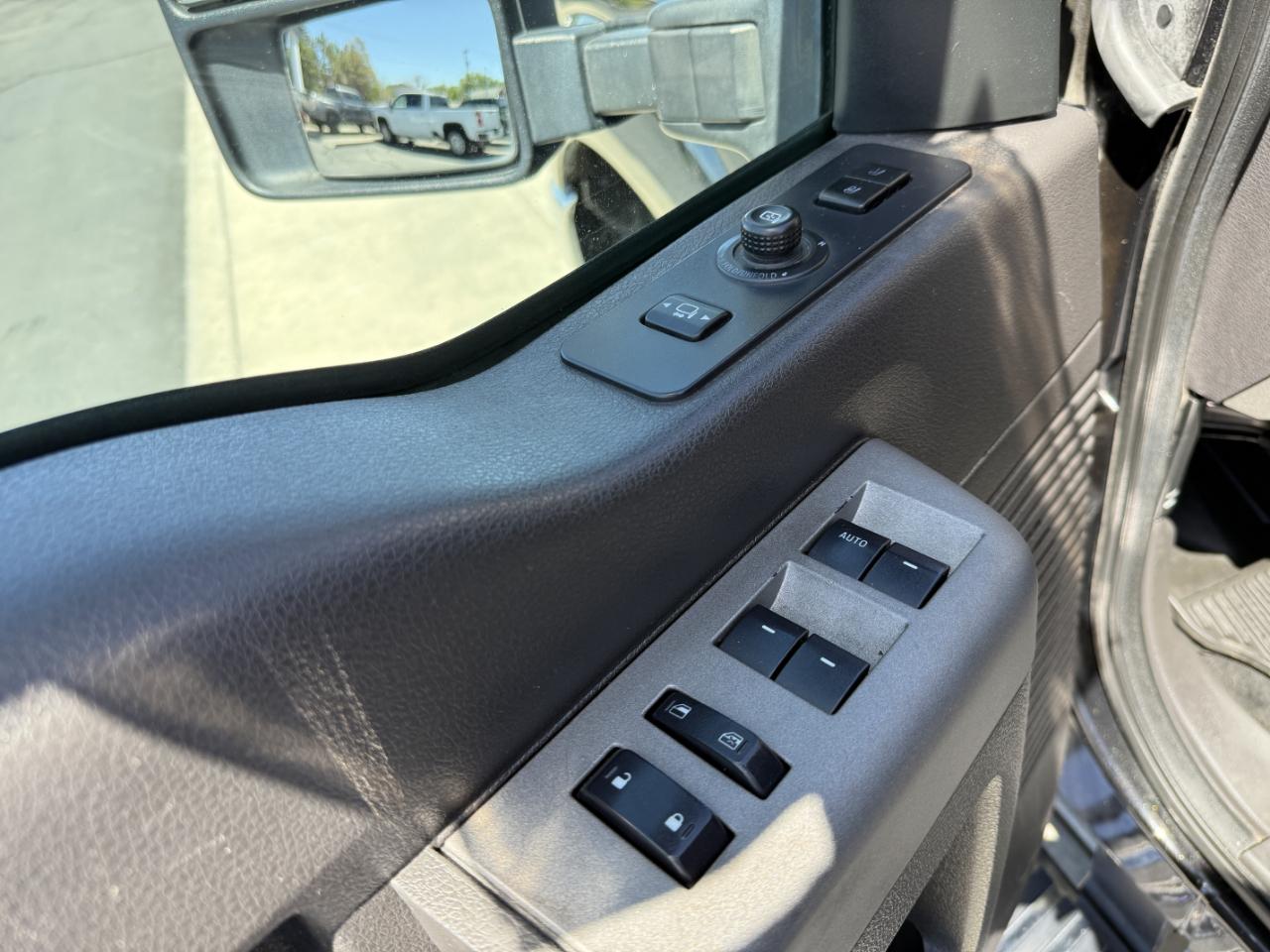 Ford Super Duty F-350 SRW 4WD Crew Cab 156" Lariat 2012
