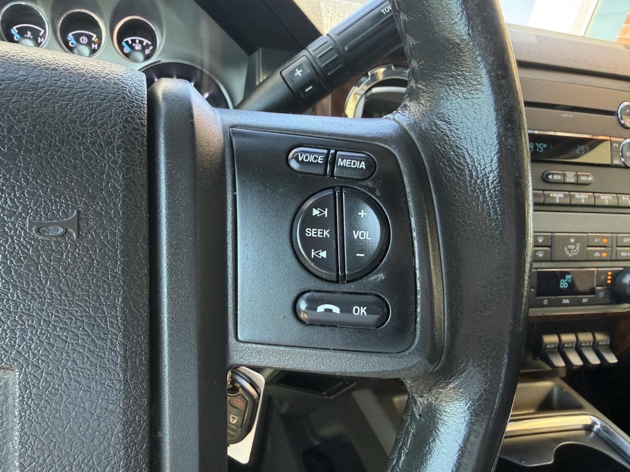 Ford Super Duty F-350 SRW 4WD Crew Cab 156" Lariat 2012