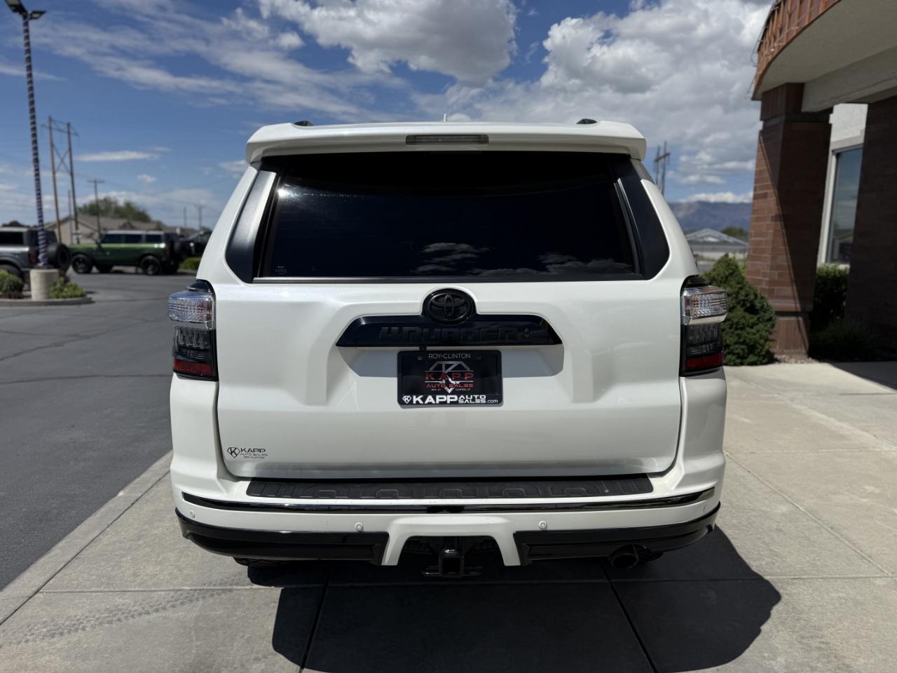 Toyota 4Runner Nightshade 4WD (Natl) 2021
