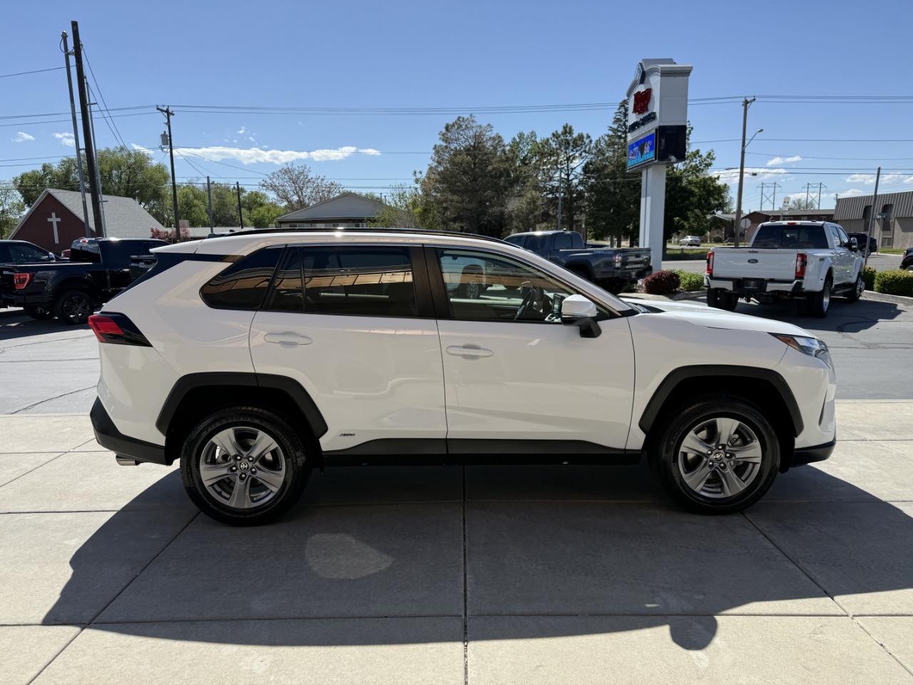 Toyota RAV4 Hybrid XLE AWD (Natl) 2022