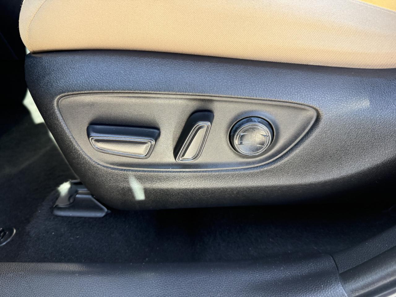 Toyota RAV4 Hybrid XLE AWD (Natl) 2022