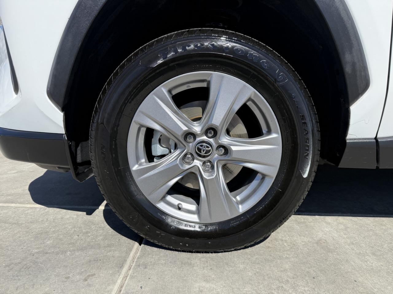 Toyota RAV4 Hybrid XLE AWD (Natl) 2022
