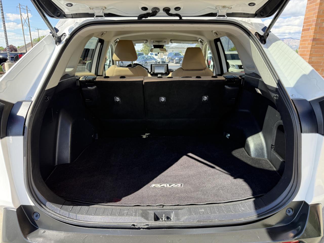 Toyota RAV4 Hybrid XLE AWD (Natl) 2022