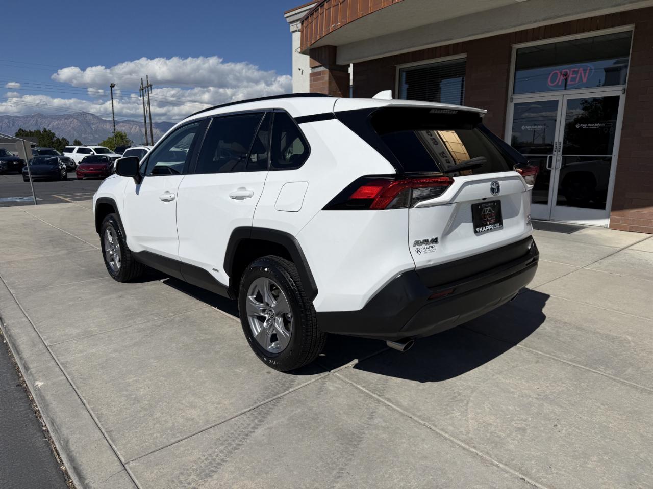 Toyota RAV4 Hybrid XLE AWD (Natl) 2022