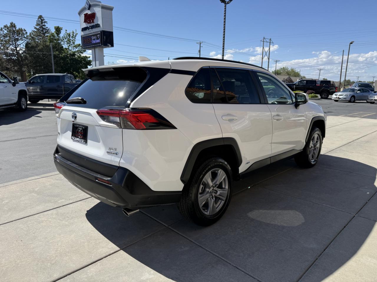 Toyota RAV4 Hybrid XLE AWD (Natl) 2022