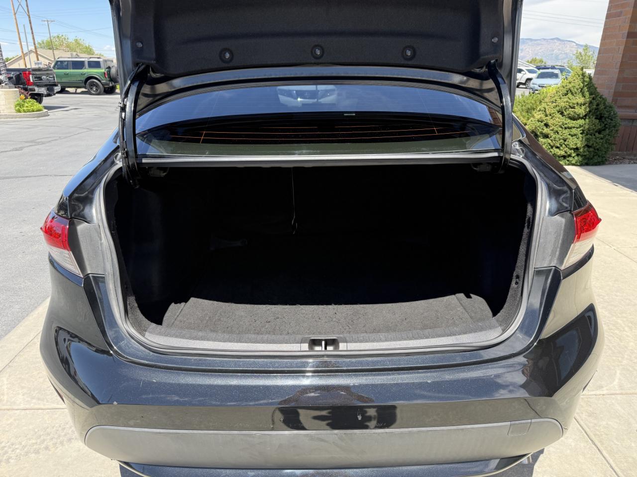 Toyota Corolla LE CVT (Natl) 2022