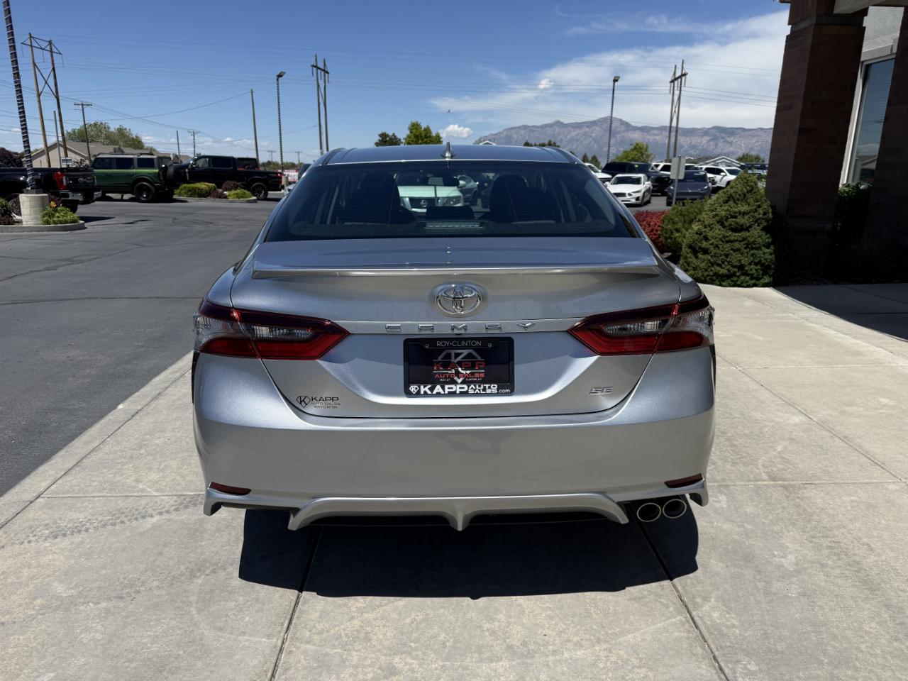 Toyota Camry SE Auto (Natl) 2024