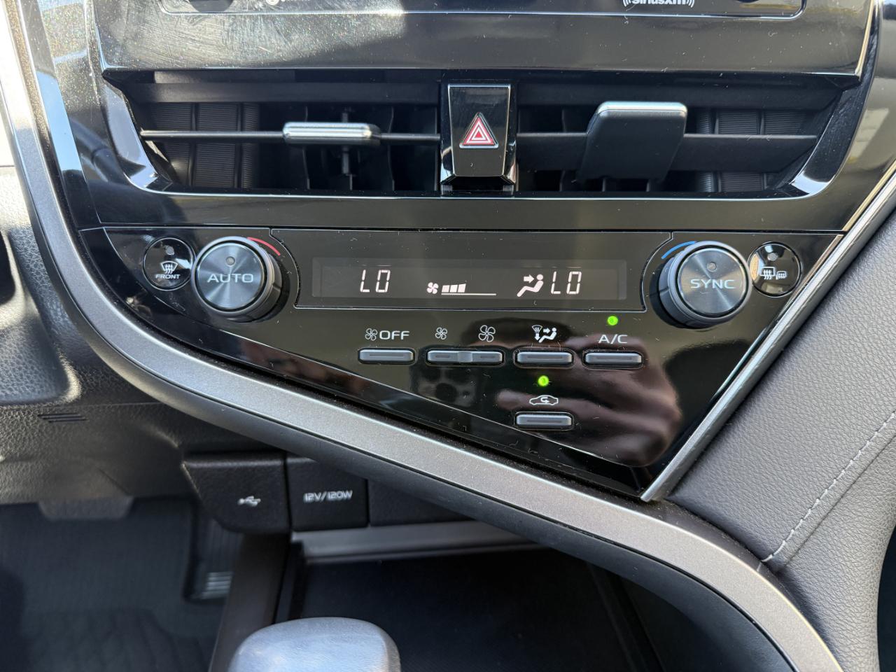 Toyota Camry SE Auto (Natl) 2024